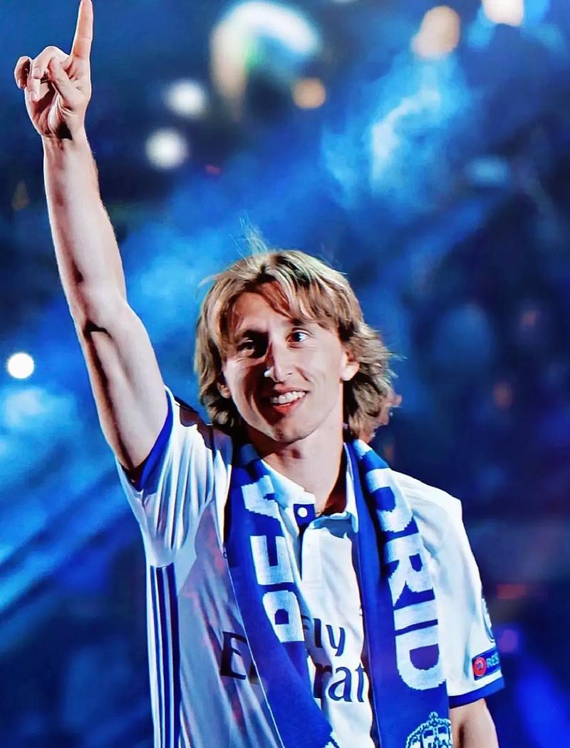 巴萨vs法兰克福首发：亚马尔、莱万出战，拉什福德替补