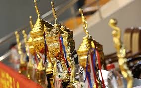 欧文突破两人防守完成得分